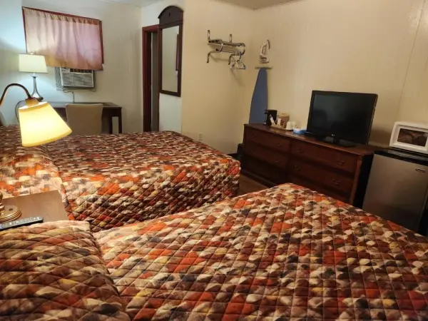 Cortland Motel 10